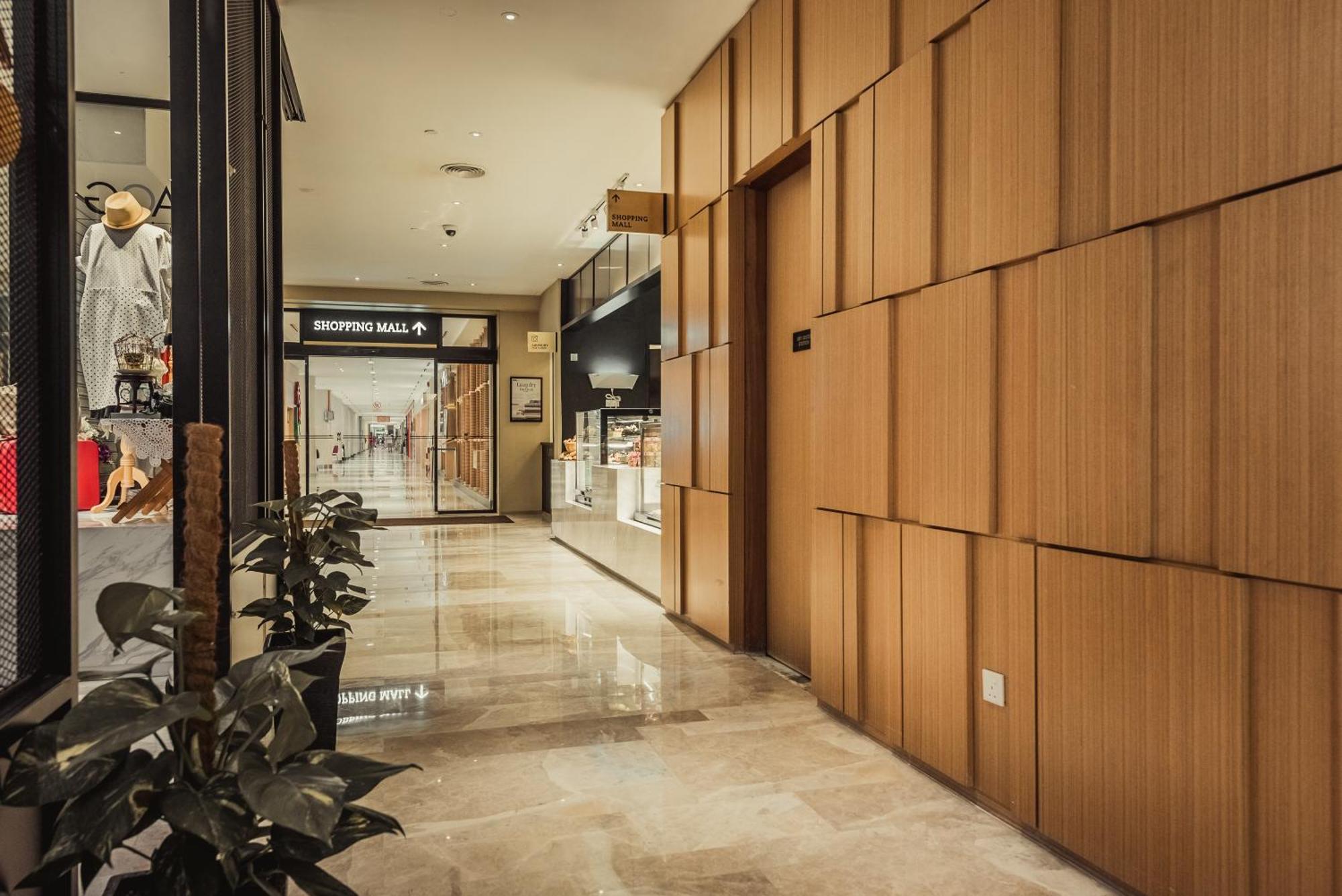 โรงแรมดับบลิว อี ไอ แอล อิโปห์ ภายนอก รูปภาพ The interior of the mall