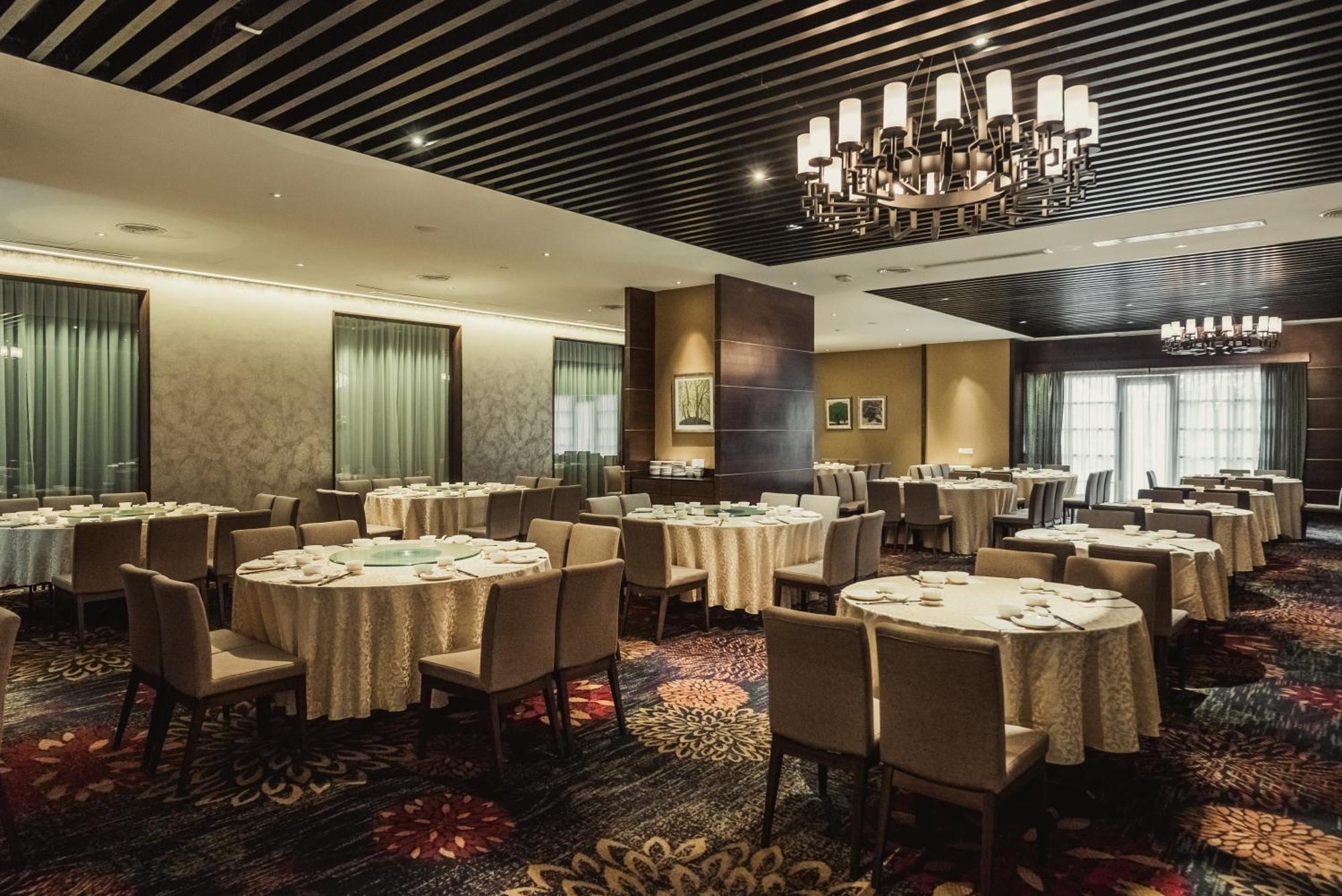 โรงแรมดับบลิว อี ไอ แอล อิโปห์ ภายนอก รูปภาพ The interior of the restaurant