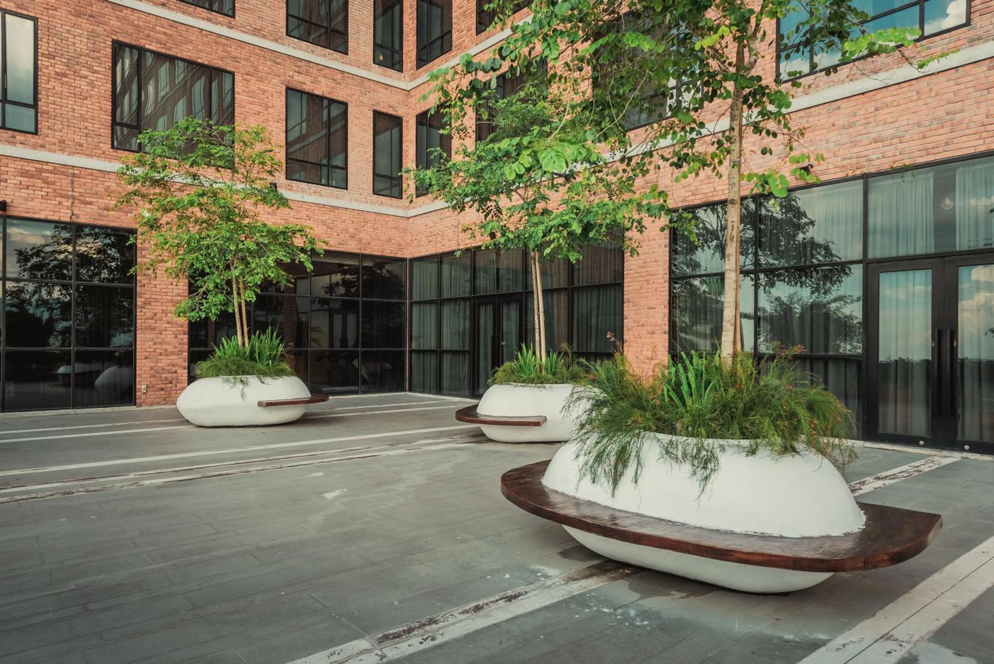โรงแรมดับบลิว อี ไอ แอล อิโปห์ ภายนอก รูปภาพ The courtyard of the building