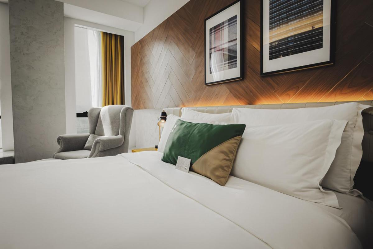 โรงแรมดับบลิว อี ไอ แอล อิโปห์ ภายนอก รูปภาพ A bedroom at the hotel